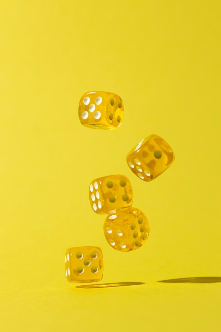 Visualisasi meja kasino dengan roda roulette dan kartu bermain